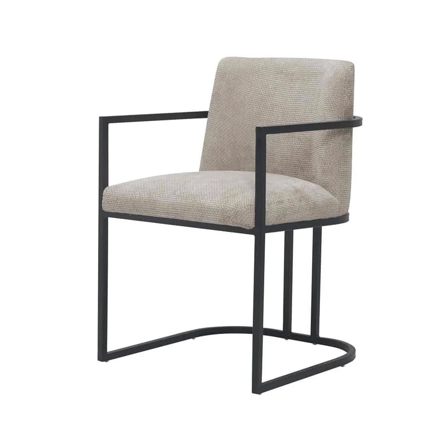 Archi Armstoel - fabric Eden 4 beige op een witte achtergrond, schuin van voren gefotografeerd - Tower Living