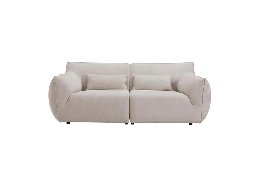 De Aberdeen 3-seater - fabric Eden 3 cream bank van Tower Living op een witte achtergrond, recht van voren gefotografeerd