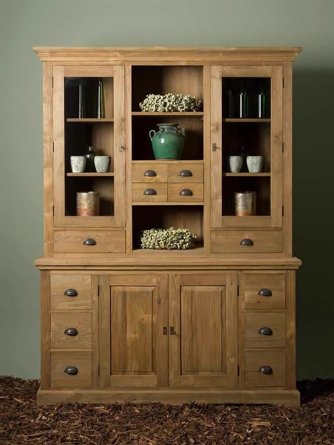 Bologna Sideboard 164 cm in einer Studio-Umgebung mit Dekoration, frontal fotografiert - Tower Living