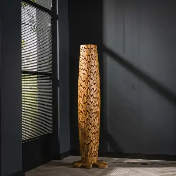 Stehleuchte Bars M 3-flammig / Massivholz Suarholz in Braun, modern-natürlicher Stil Mokana - Zijlstra