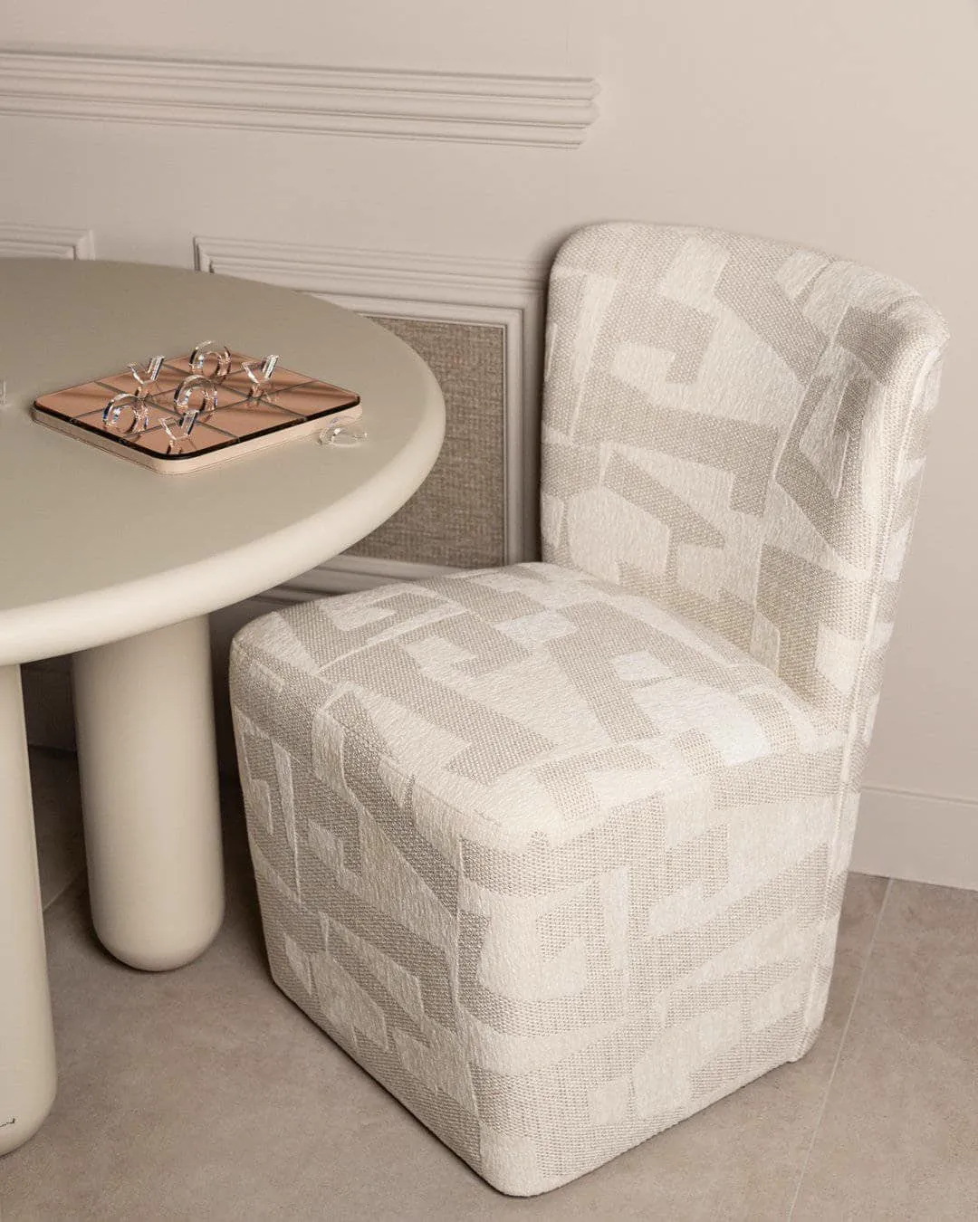 Dining chair Lorain beige graphic on wheels - Richmond Interiors