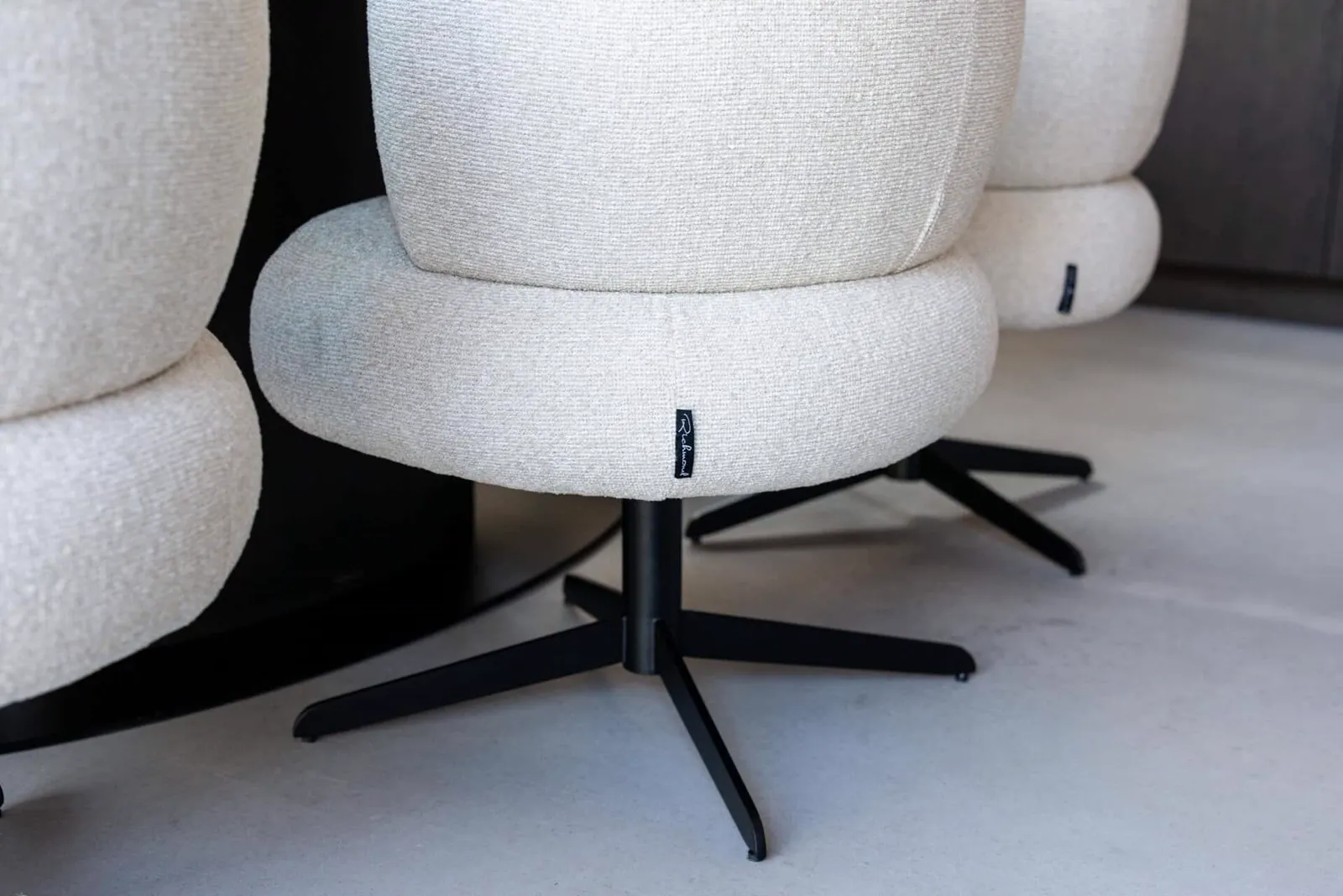 Dining chair Alexis biscotti swivel - Richmond Interiors