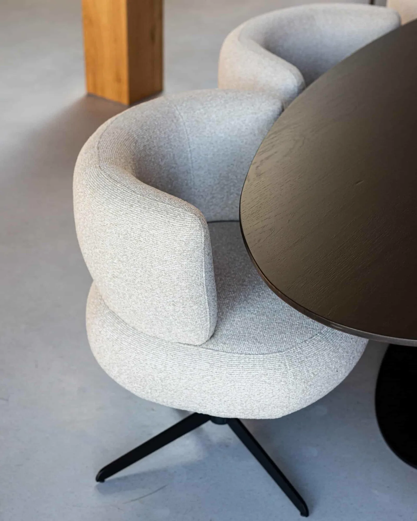 Dining chair Alexis biscotti swivel - Richmond Interiors