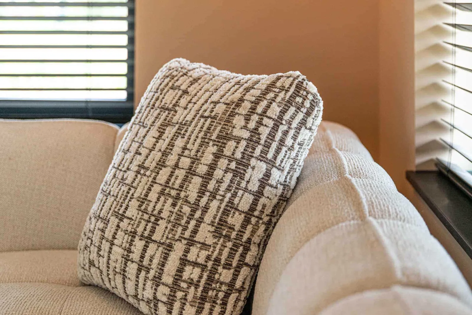 Jezebel Sofa cream fancy - Richmond Interiors