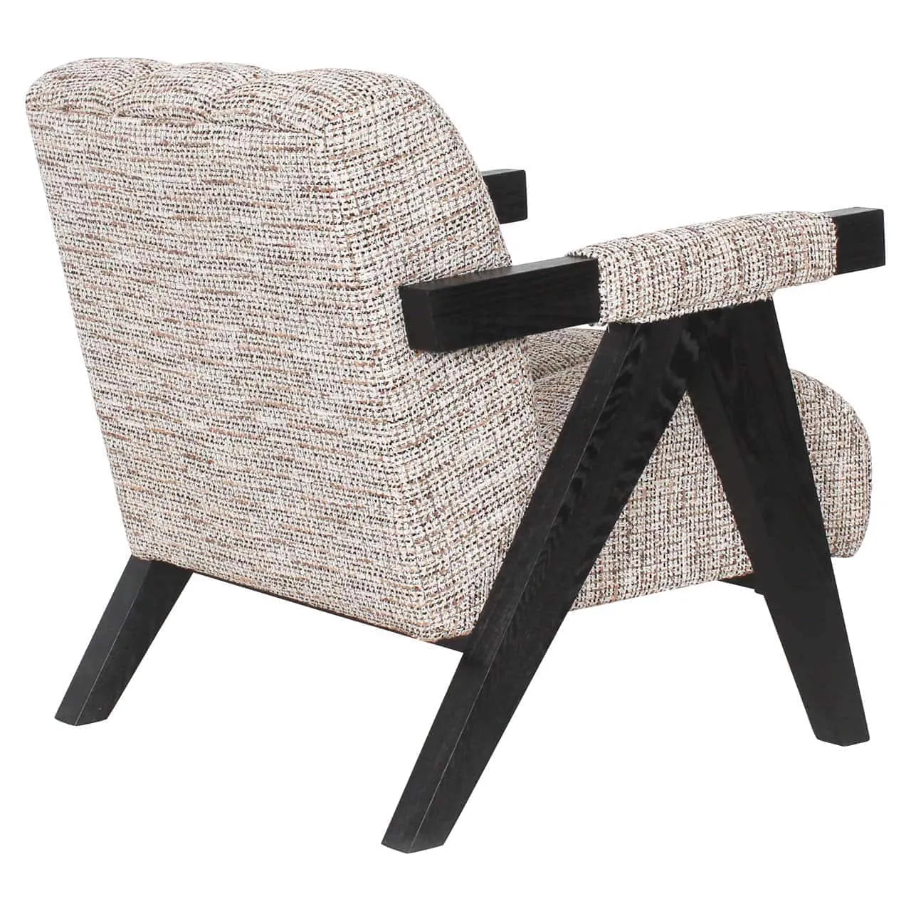 Loungesessel Clover trendy nature mit hellem Stoff und dunklen Holzbeinen, schräg von hinten auf weißem Hintergrund fotografiert - Richmond Interiors