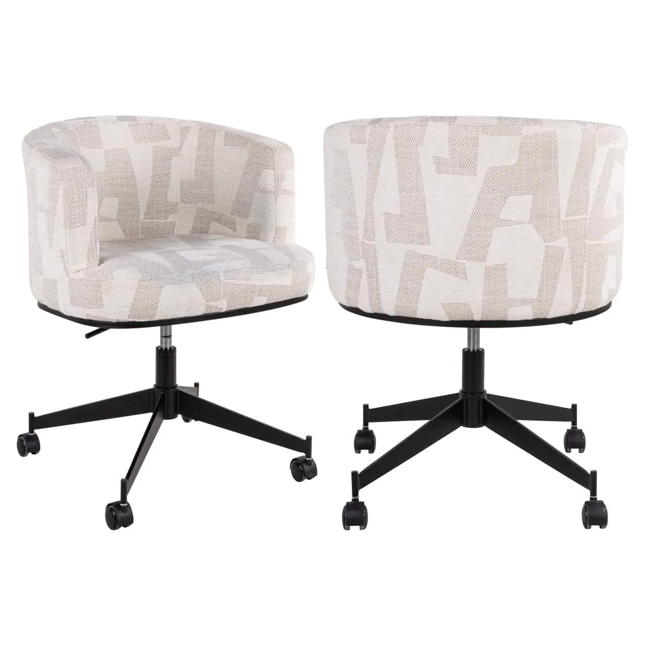 Twee eetkamerstoelen Rochenne beige graffic swivel on wheels op een witte achtergrond, vanuit twee verschillende hoeken - Richmond Interiors