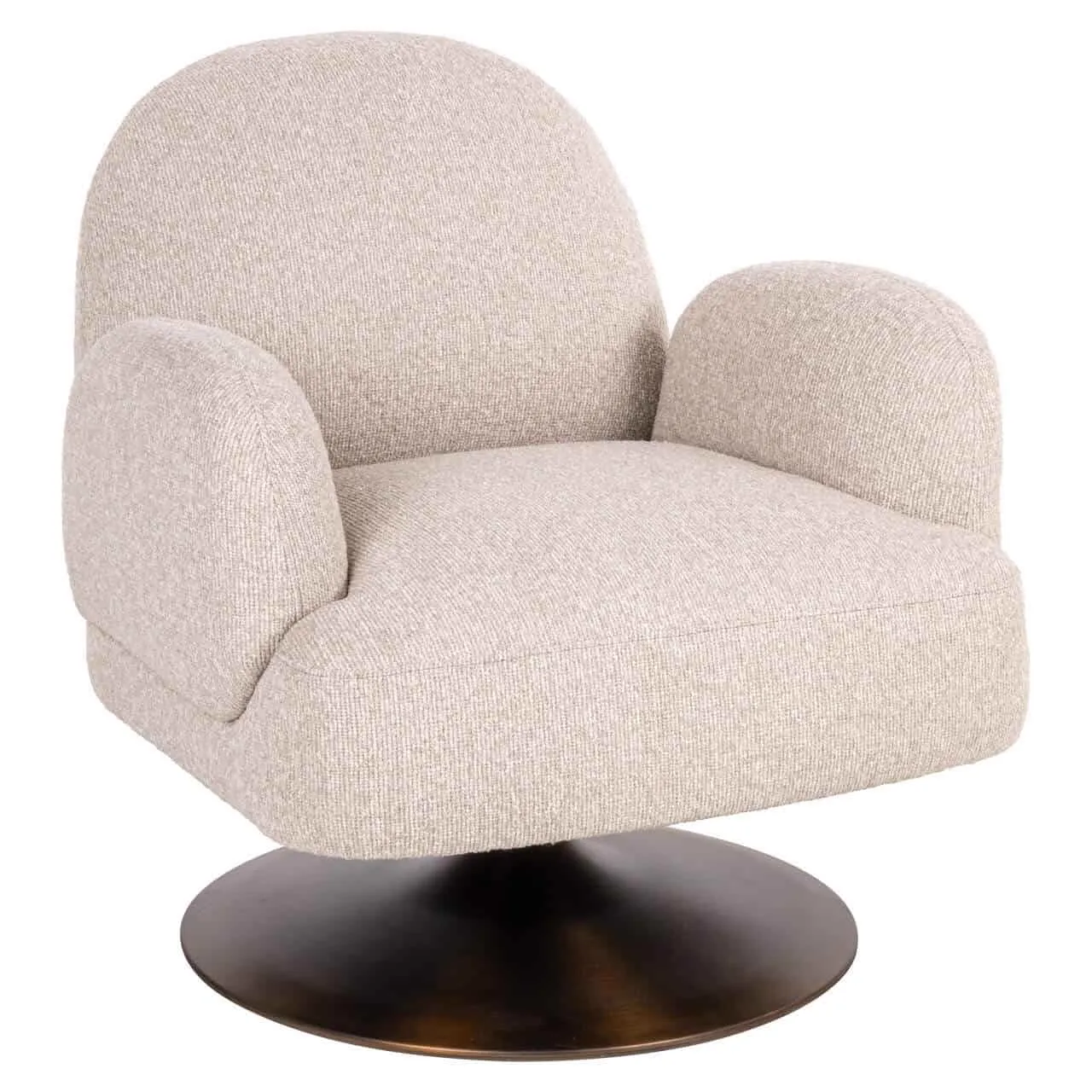 Lounge stoel Kagney biscotti swivel op een witte achtergrond, vanuit een laag standpunt gefotografeerd - Richmond Interiors