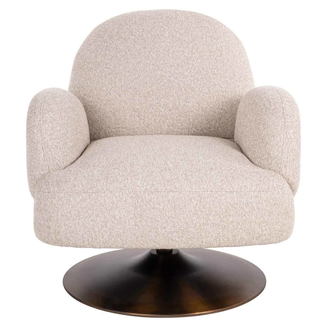 Lounge stoel Kagney biscotti swivel op een witte achtergrond, frontaal genomen - Richmond Interiors