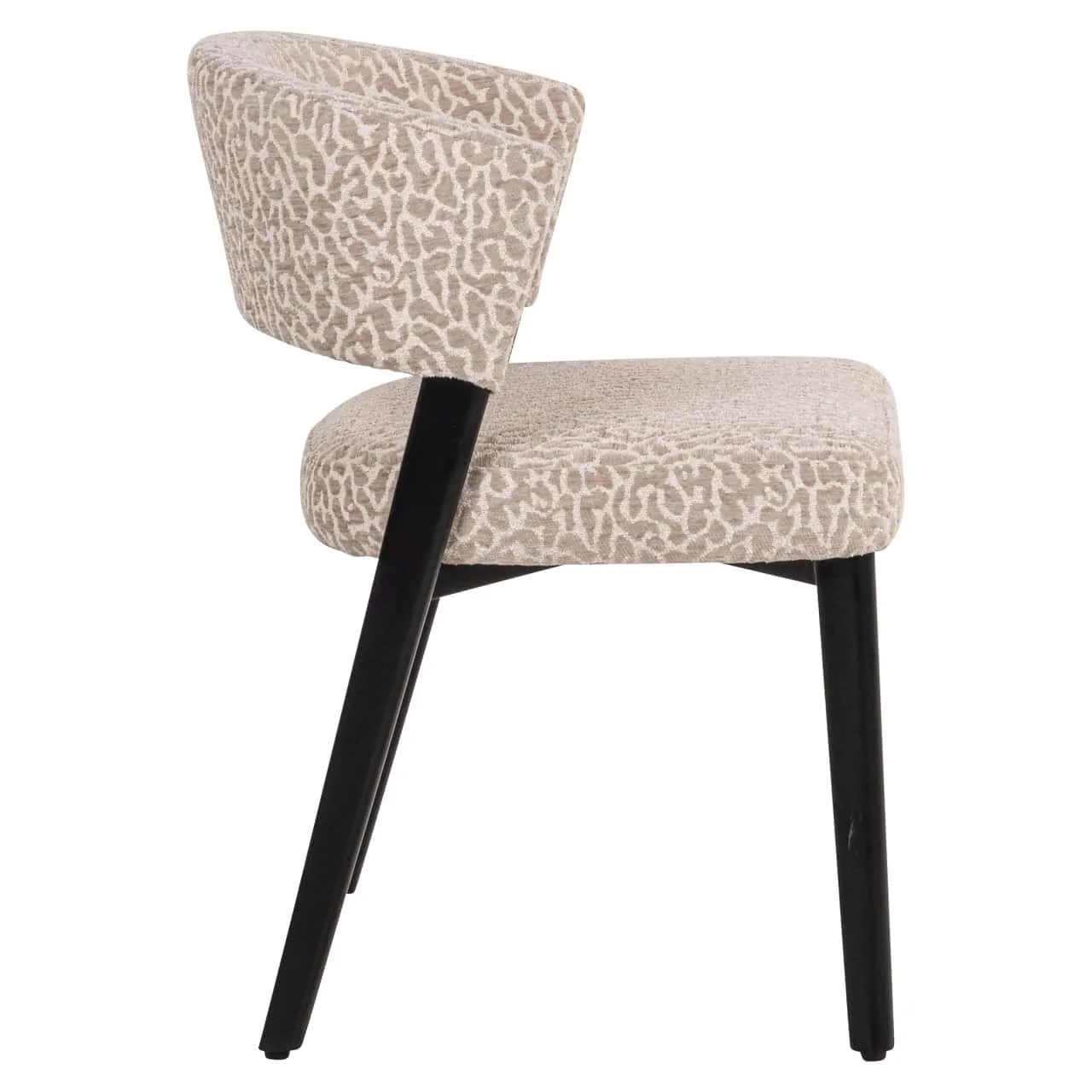 Esszimmerstuhl Zeno beige leopard, schräg von der Seite fotografiert auf weißem Hintergrund - Richmond Interiors