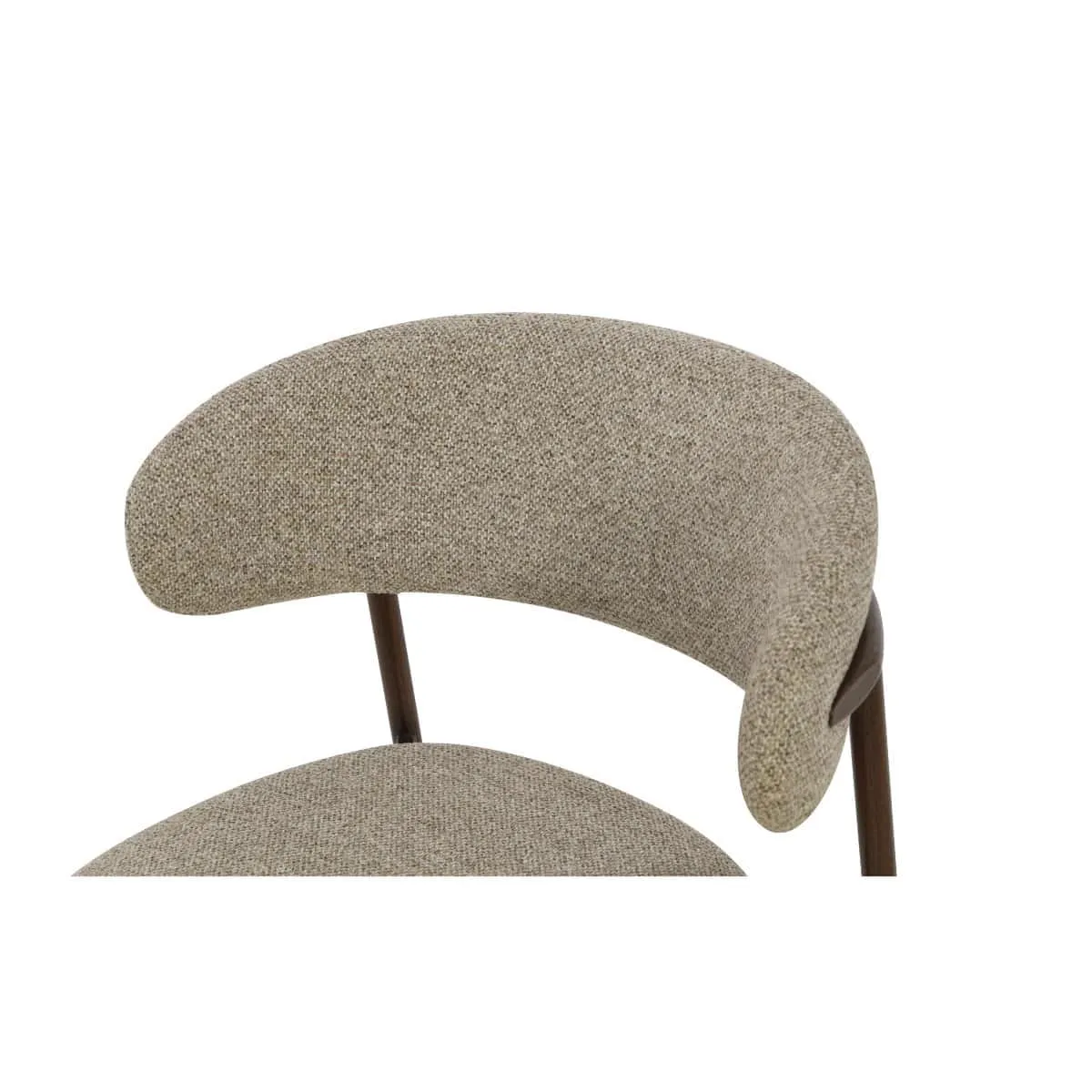 Detail der Rückenlehne und des Sitzes vom Esszimmerstuhl Micah Hush Walnut auf weißem Hintergrund - Livingfurn