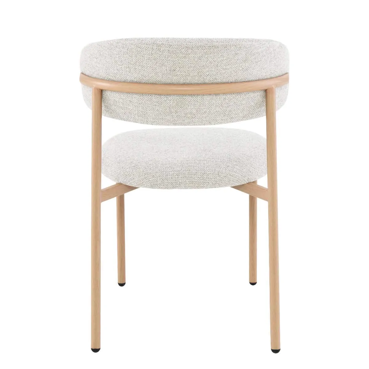 Micah Hush Oak Stuhl von Livingfurn auf weißem Hintergrund, schräg von vorne fotografiert