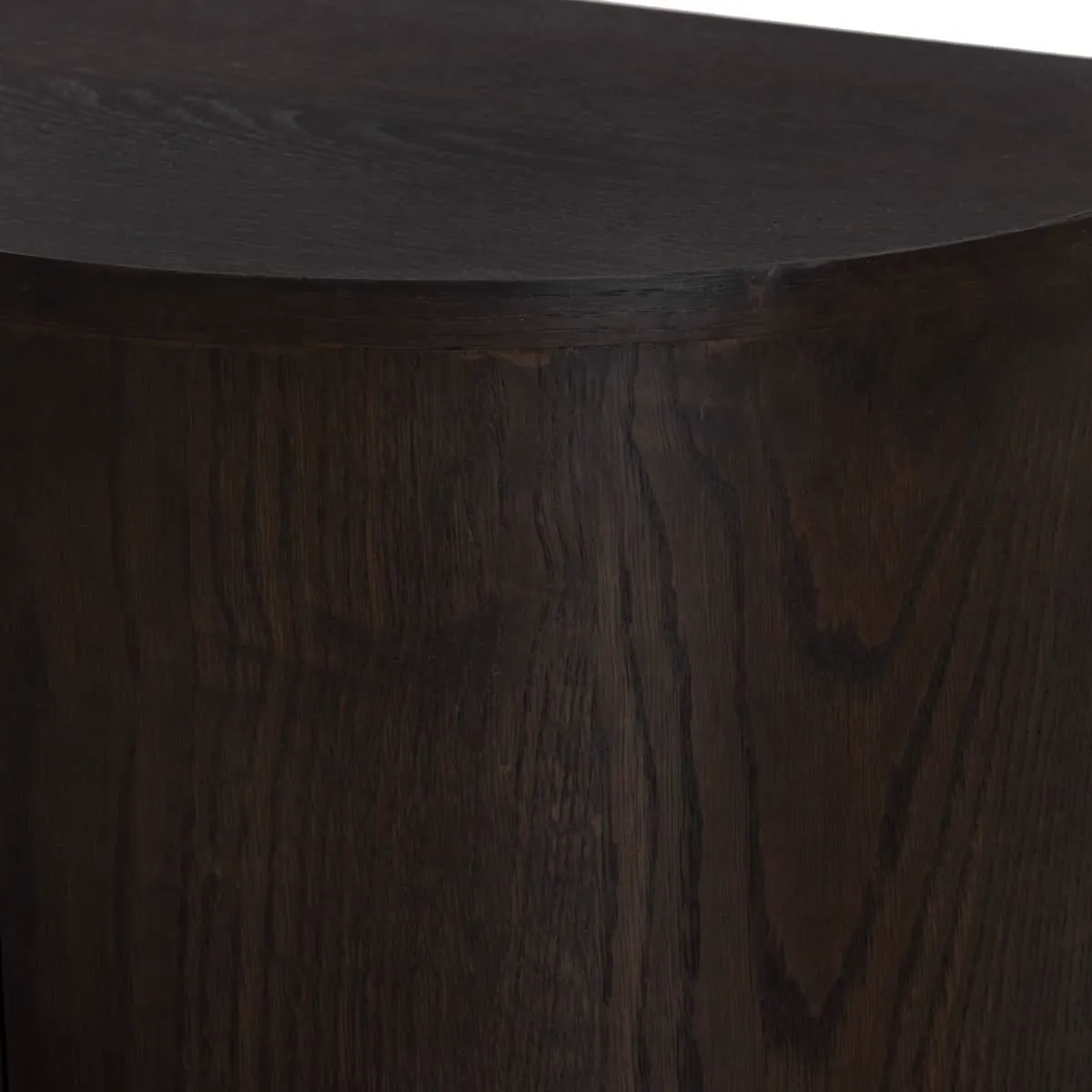 Detail des TV-Möbels Novero Espresso Schwebend 140cm, mit der dunklen Holzmaserung und abgerundeten Ecke - Livingfurn