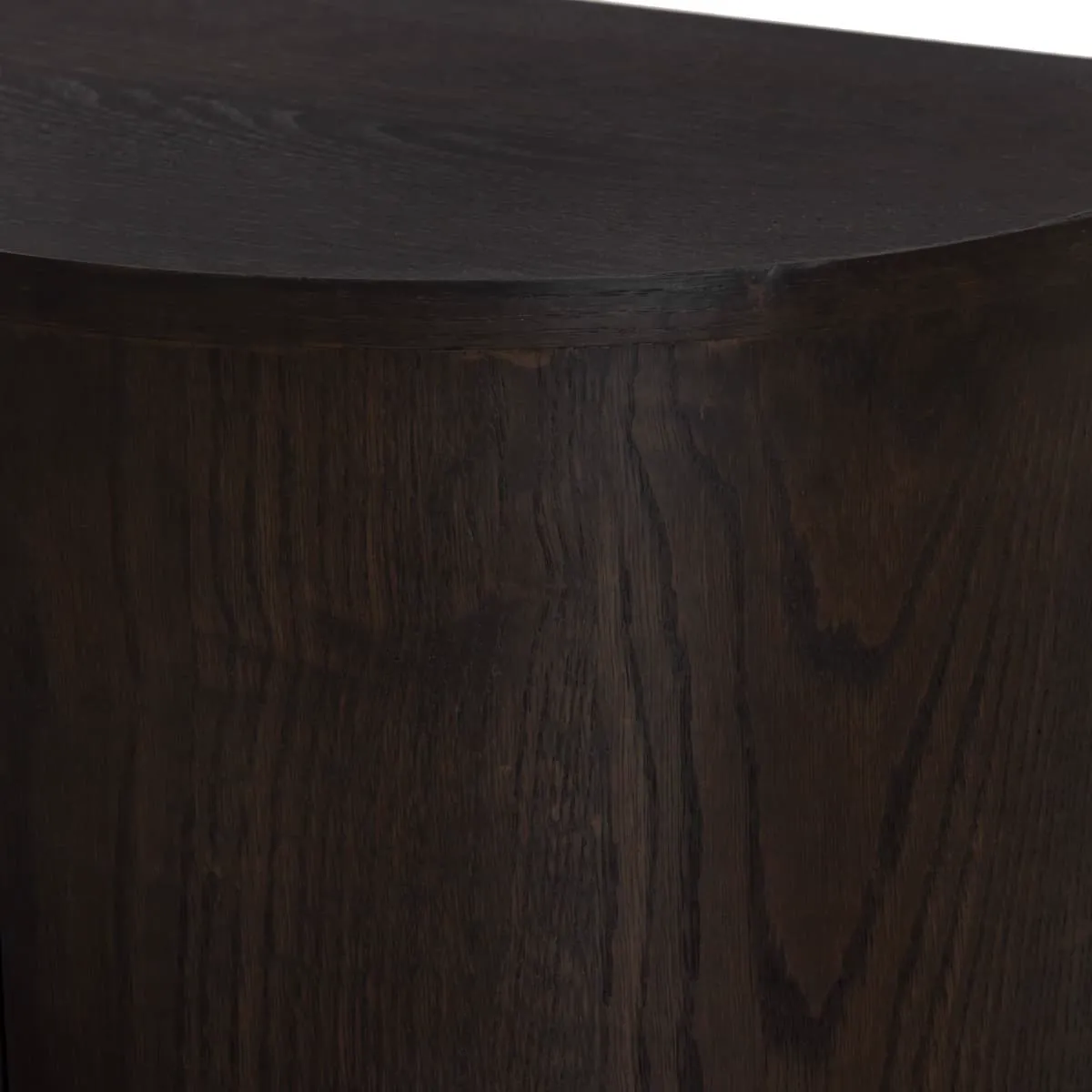 Detailaufnahme des dunkelbraunen TV-Möbel Novero Espresso Schwebend 180cm, mit deutlich sichtbarer Holzmaserung - Livingfurn