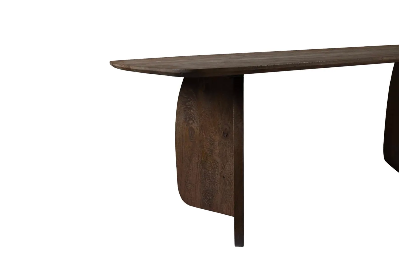 Nahaufnahme des Esstisch Trevor 220cm, mit Fokus auf die Holzplatte und das einzigartige Bein - Livingfurn