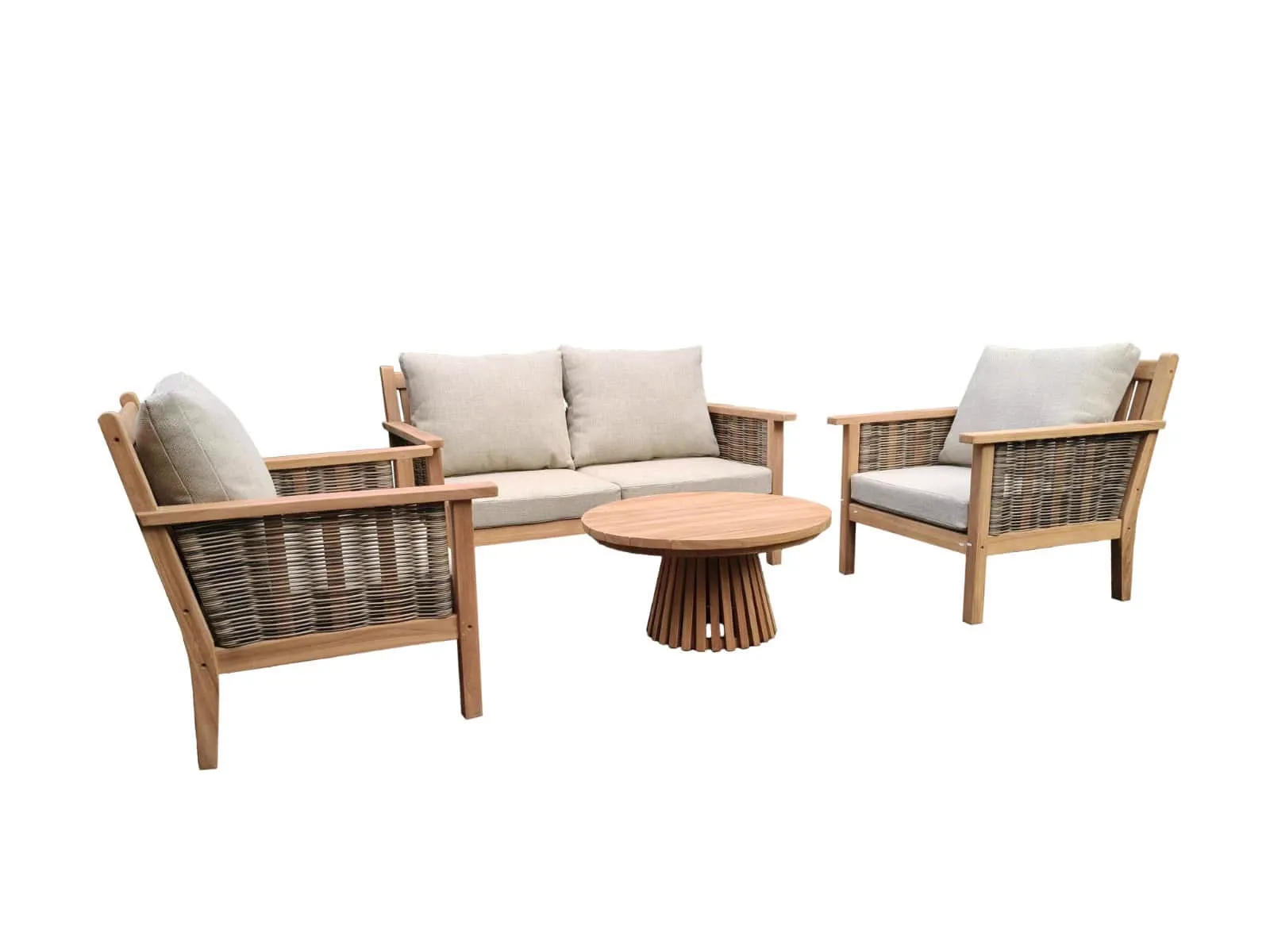 Malaga Tuinset mit zwei Sesseln, einem Zweisitzer-Sofa und einem Couchtisch auf weißem Hintergrund - Livingfurn