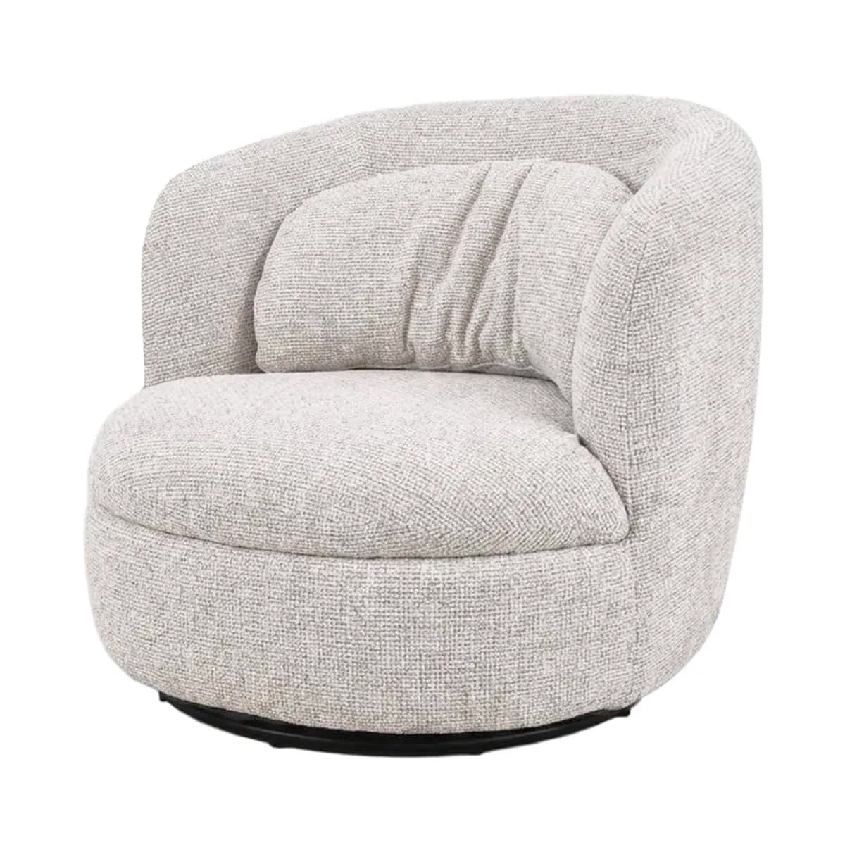 Der Sessel Britt Beige von Livingfurn auf weißem Hintergrund, mit weichem Strukturstoff und einer runden Silhouette