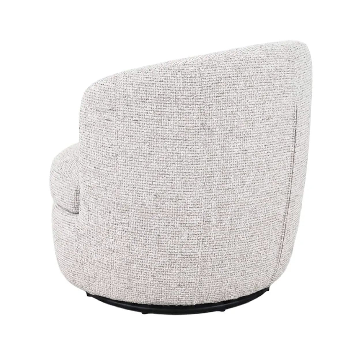 Der Sessel Britt Beige von Livingfurn, von hinten gesehen auf weißem Hintergrund