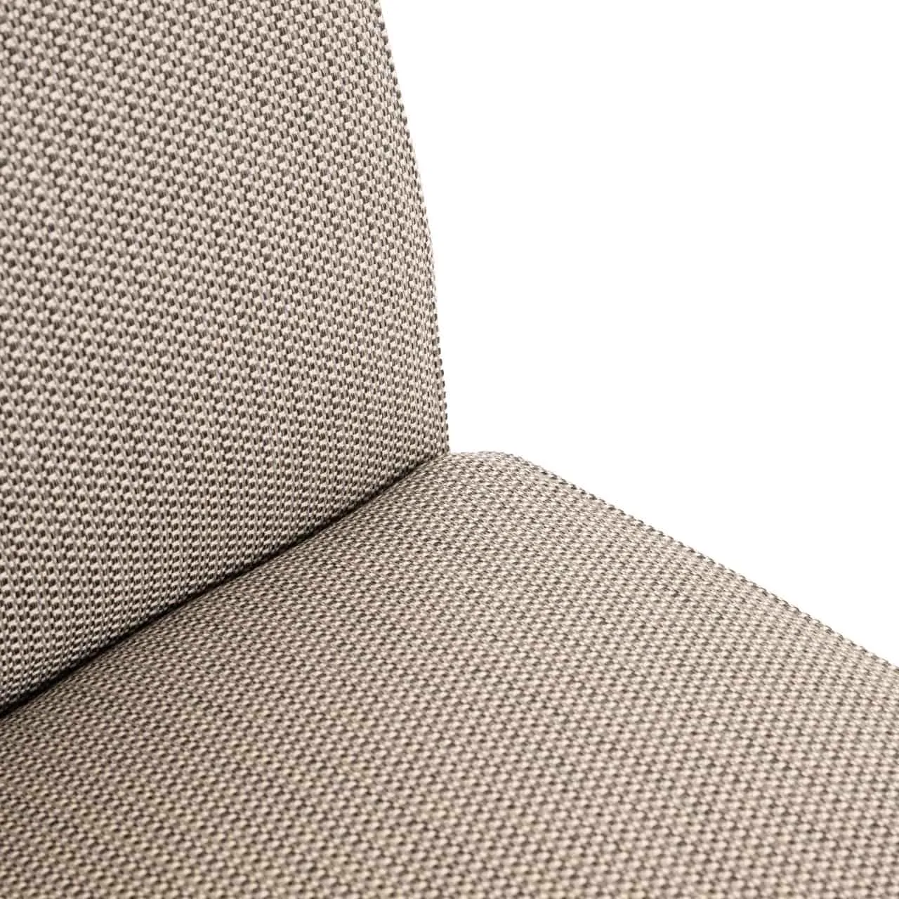 Detail des Outdoor Esszimmerstuhls Riva taupe, mit Fokus auf die Stofftextur - Richmond Interiors