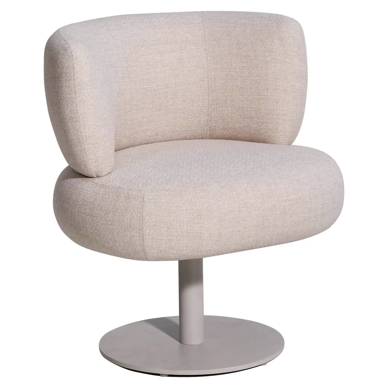 Outdoor Esstisch-Stuhl Mason beige alpine swivel auf weißem Hintergrund, aus einer leicht niedrigen Perspektive fotografiert - Richmond Interiors