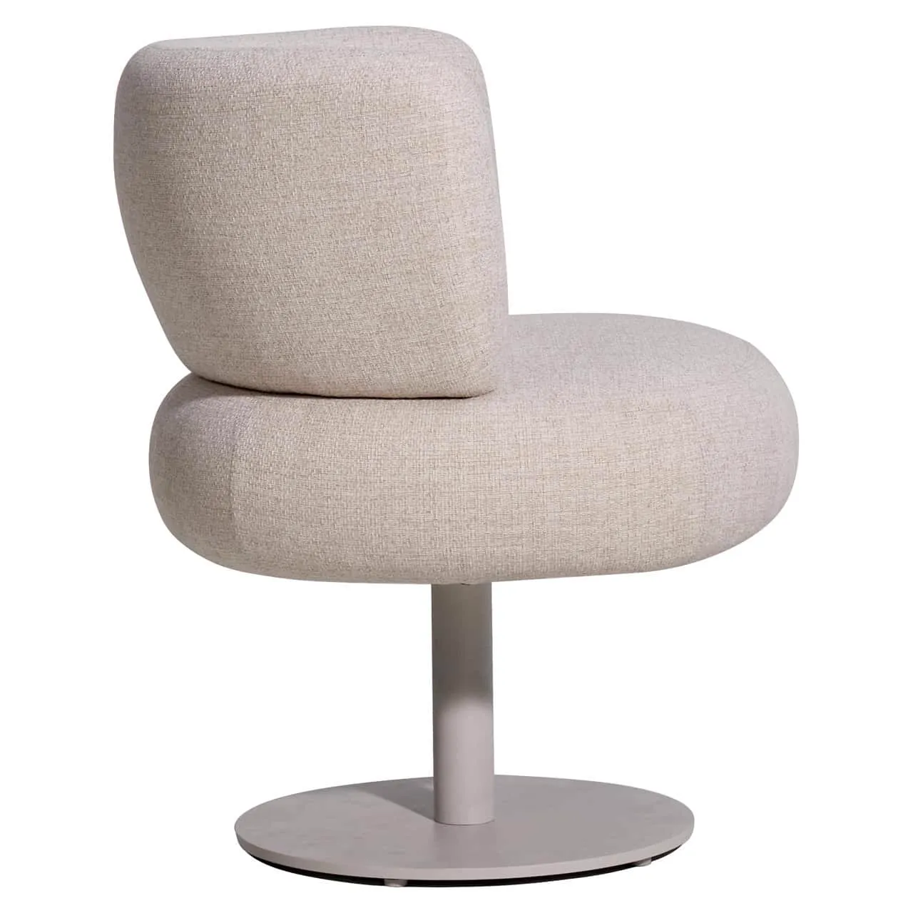Outdoor Esstisch-Stuhl Mason beige alpine swivel auf weißem Hintergrund, schräg von hinten fotografiert - Richmond Interiors