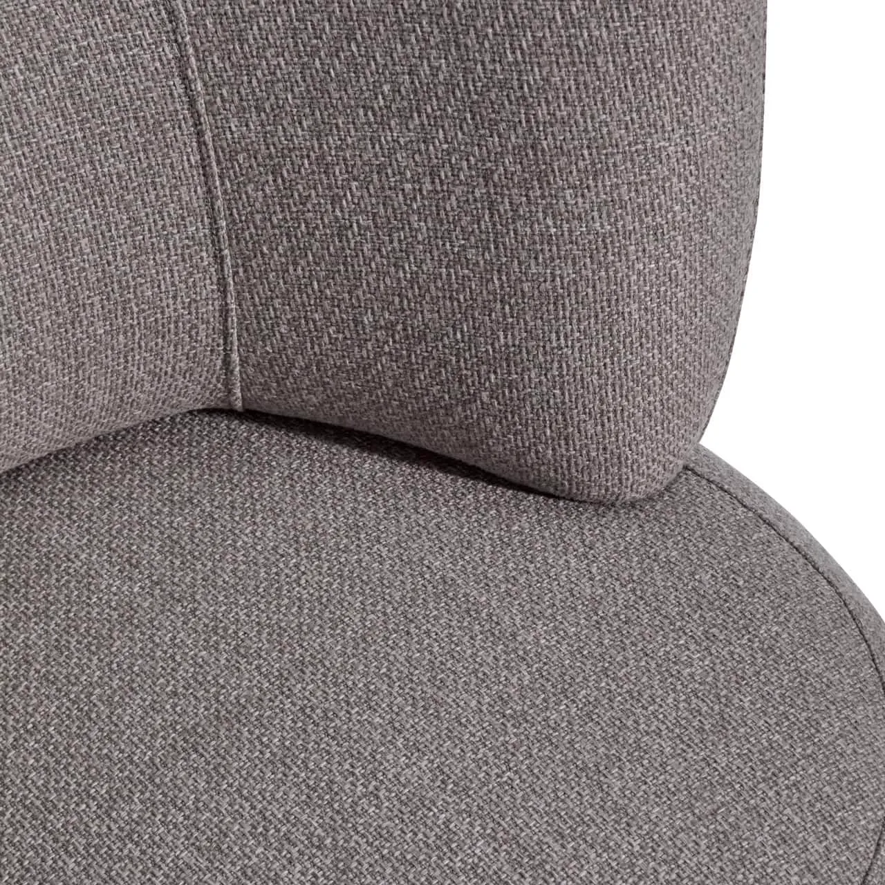 Nahaufnahme des Outdoor Essstuhls Mason Greige Alpine Drehfuß, mit der Textur des greigen Stoffes und einer Naht - Richmond Interiors