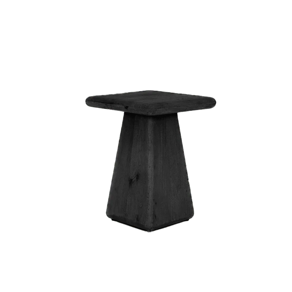 Asti Beistelltisch quadratisch schwarz 40 cm auf grünem Hintergrund, aus einer niedrigen Perspektive fotografiert - Tower Living