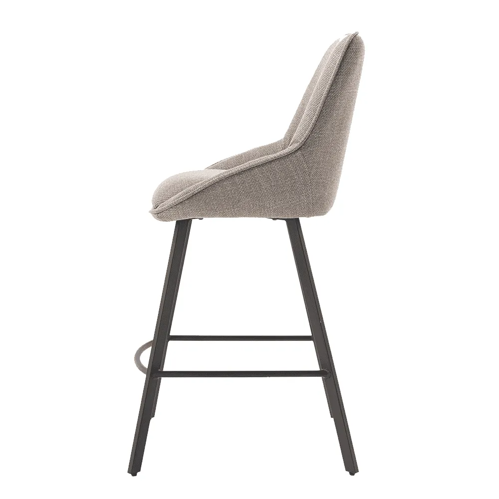 Borgo Barstoel in beige-grijze stof, van de zijkant gefotografeerd op een witte achtergrond - Tower Living