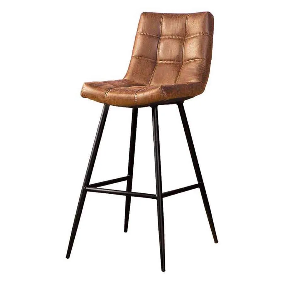 Navarra Barstoel - fabric Cognac op een witte achtergrond, schuin van voren gefotografeerd - Tower Living