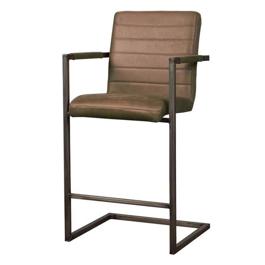 Rocca Barstoel in Bull brown met metalen frame op een witte achtergrond, vanuit een laag standpunt gefotografeerd - Tower Living