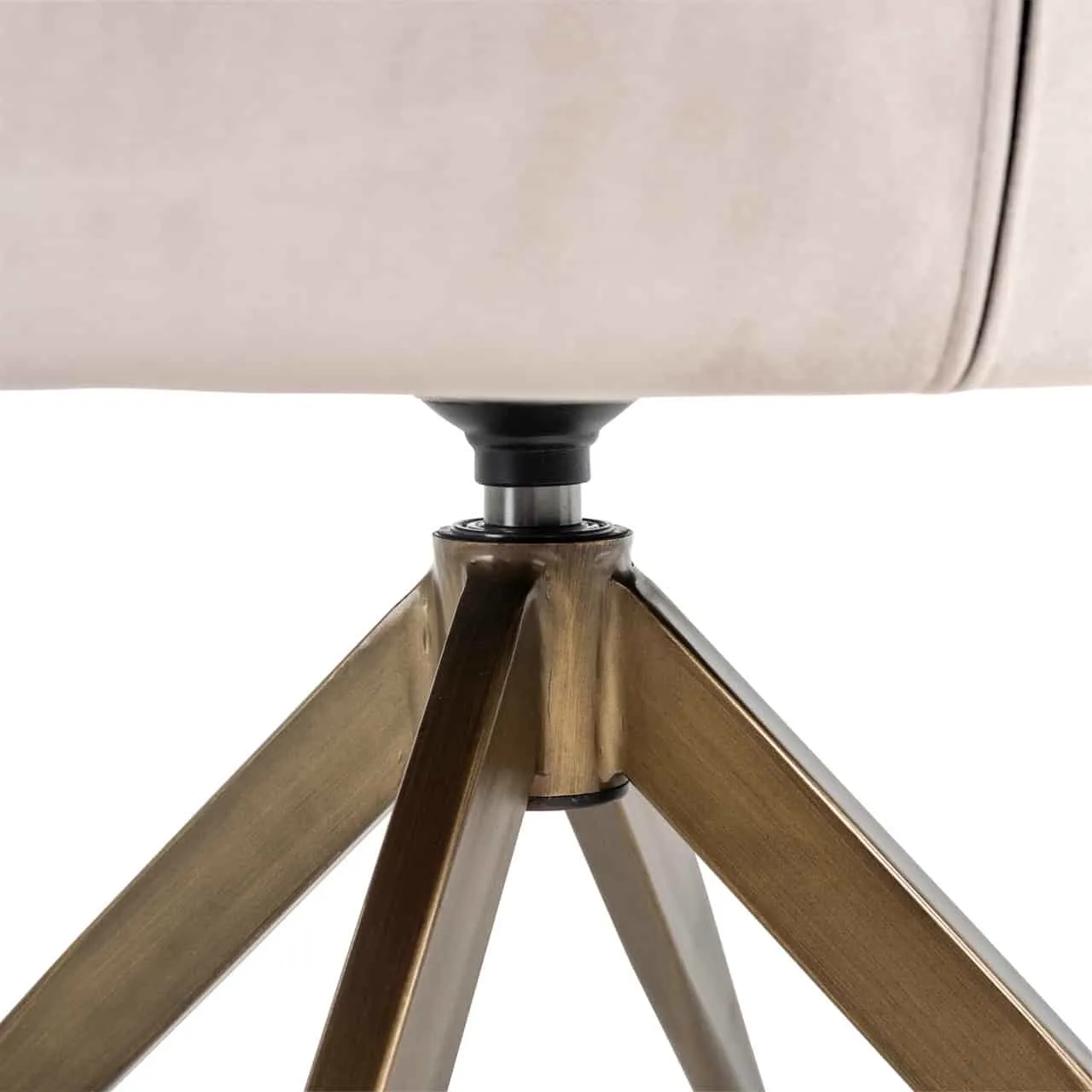 Detailaufnahme des drehbaren Untergestells mit Metallbeinen des Esszimmerstuhls Aline khaki Velvet Drehstuhl feuerbeständig - Richmond Interiors