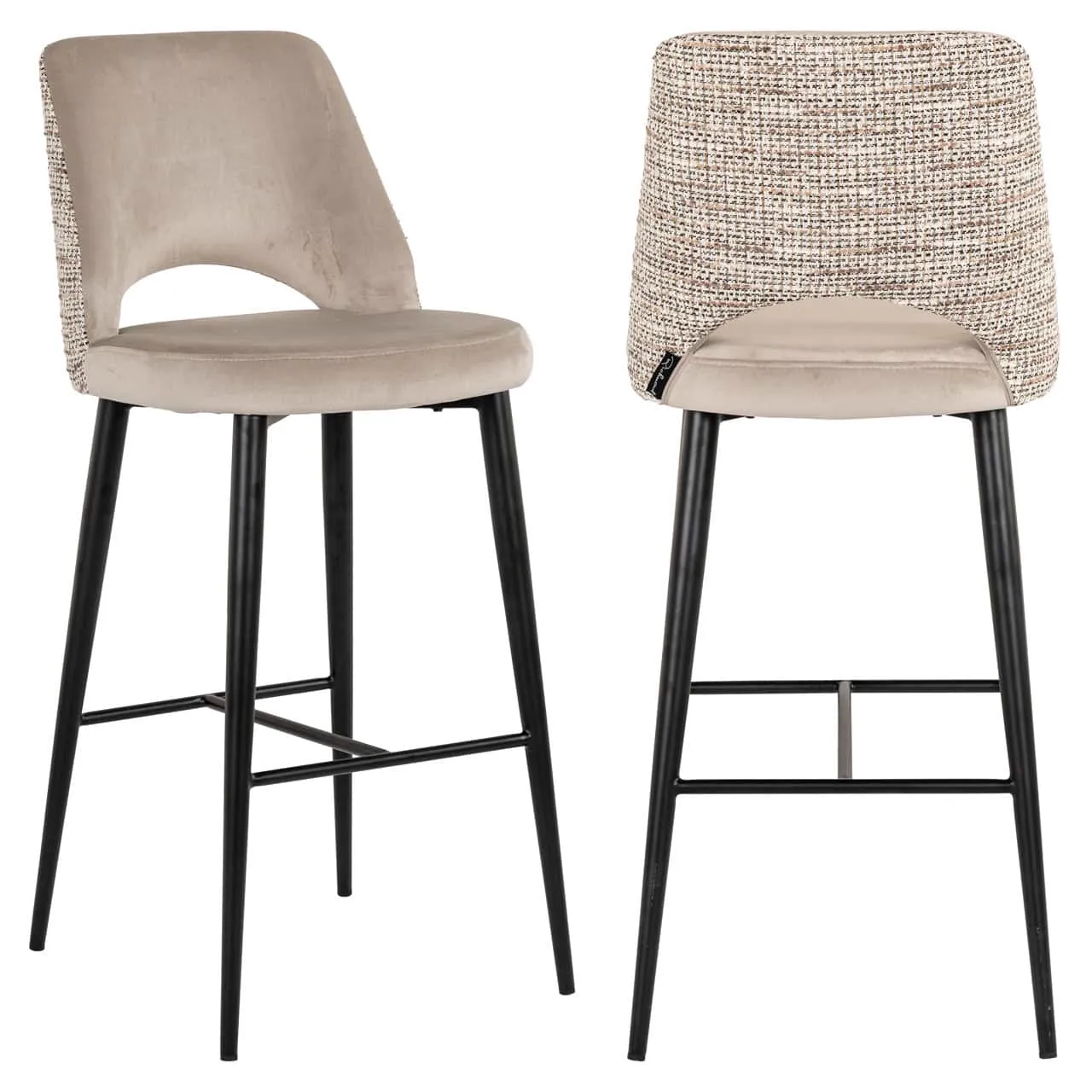 Zwei Barhocker Tabitha trendy nature fire retardant mit beiger Sitzfläche und Rückenlehne, auf weißem Hintergrund - Richmond Interiors