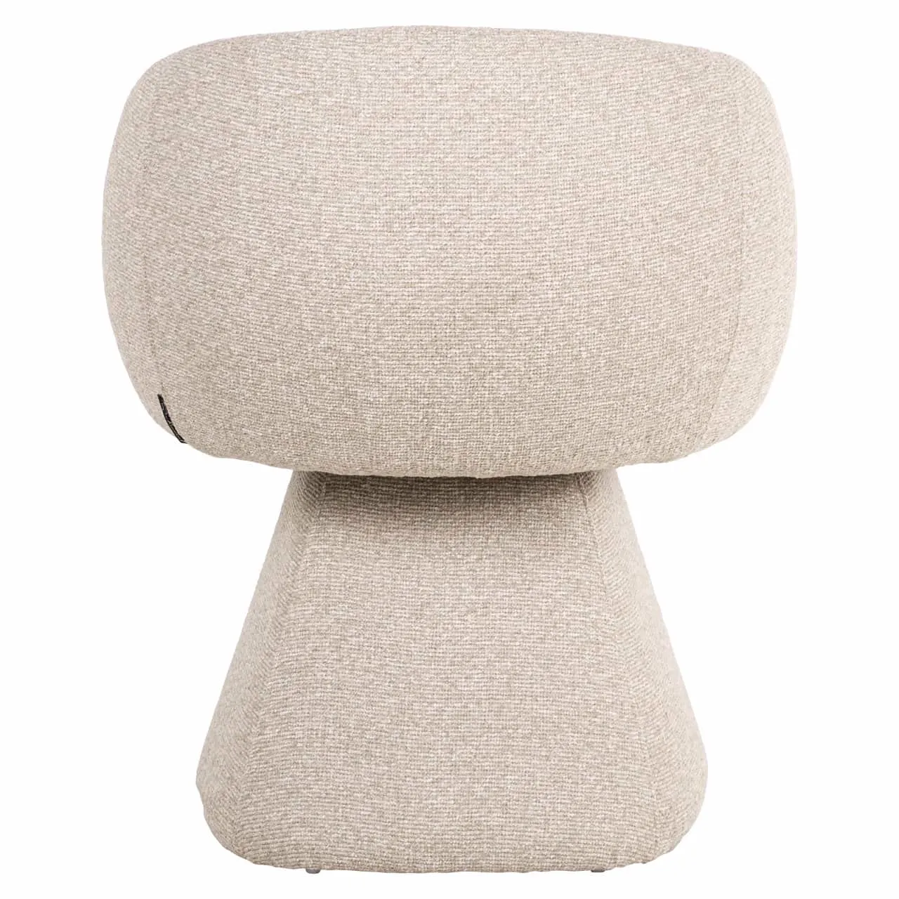 Eetkamerstoel Quiriro biscotti swivel op een witte achtergrond, van dichtbij gefotografeerd - Richmond Interiors