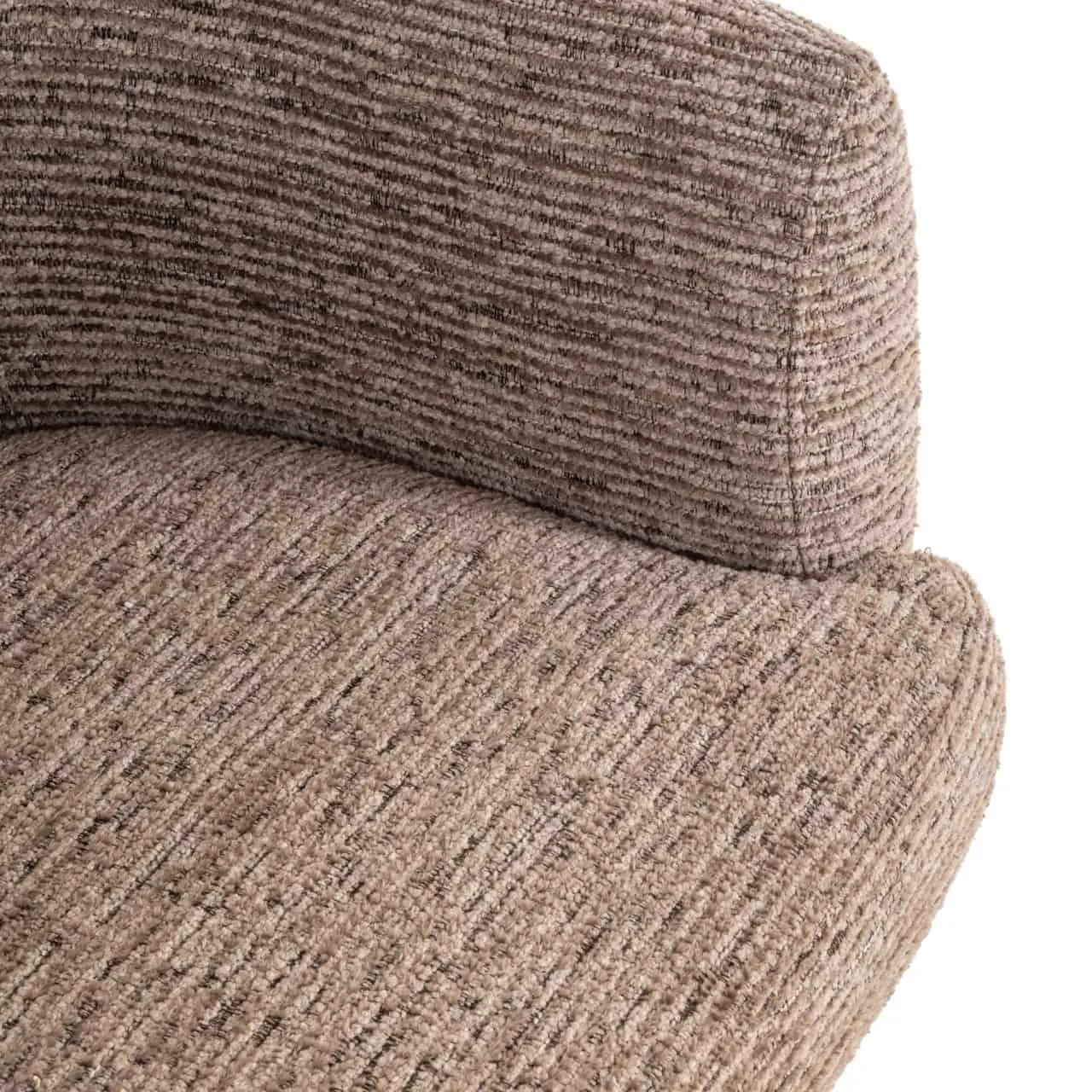 Close-up van de eetkamerstoel Quiriro mocca linear swivel, met focus op de textuur van de stof - Richmond Interiors