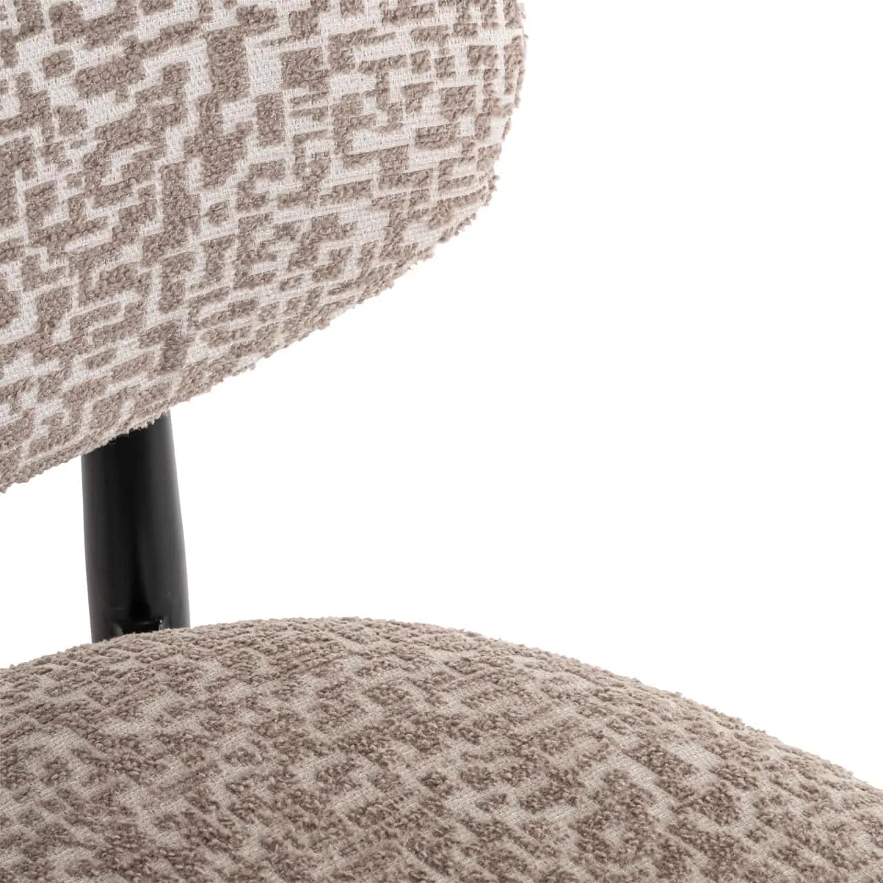 Detail des Barhocker Dantes natural geo fire retardant, mit Fokus auf den gewebten Stoff und ein schwarzes Bein - Richmond Interiors
