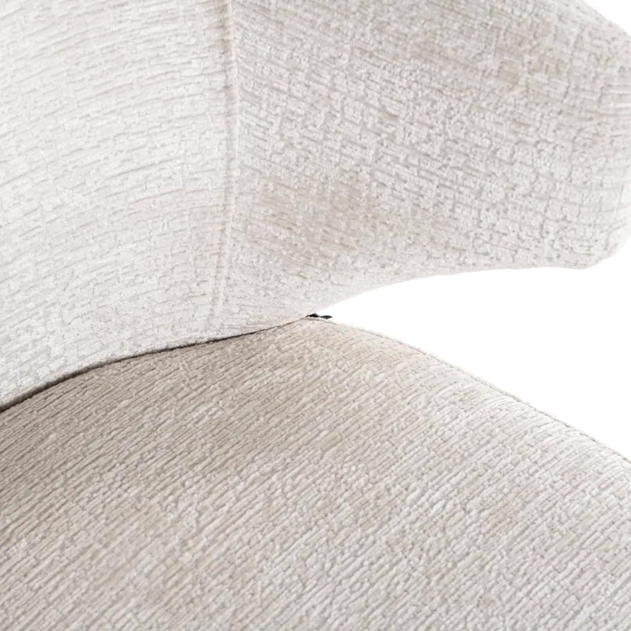 Detail des Esszimmerstuhls Xandra Cream Fusion, mit Nahaufnahme des Sitz- und Rückenlehnenstoffs - Richmond Interiors