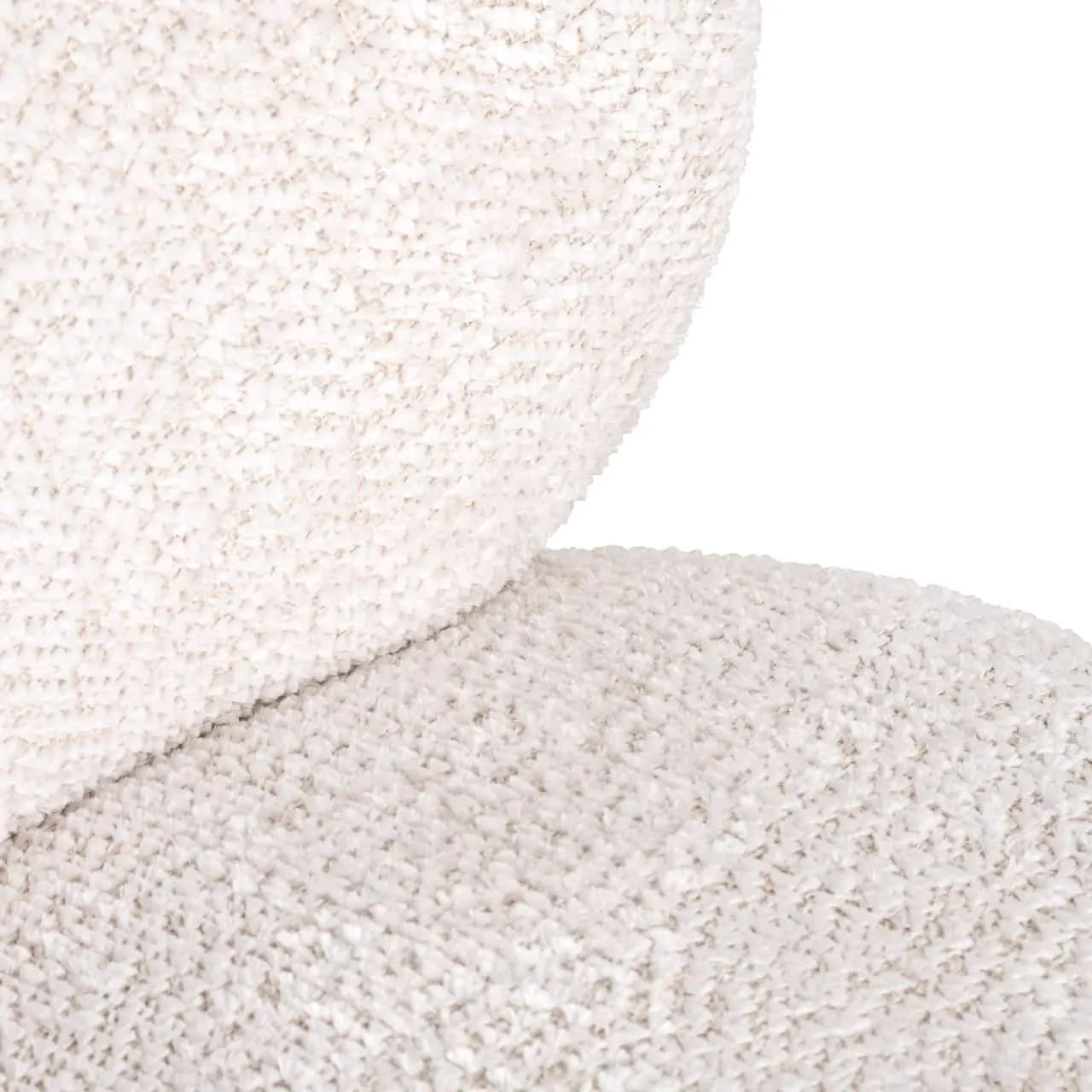 Nahaufnahme des Loungesessels Jace lovely cream swivel, mit der Textur des cremefarbenen Stoffes - Richmond Interiors