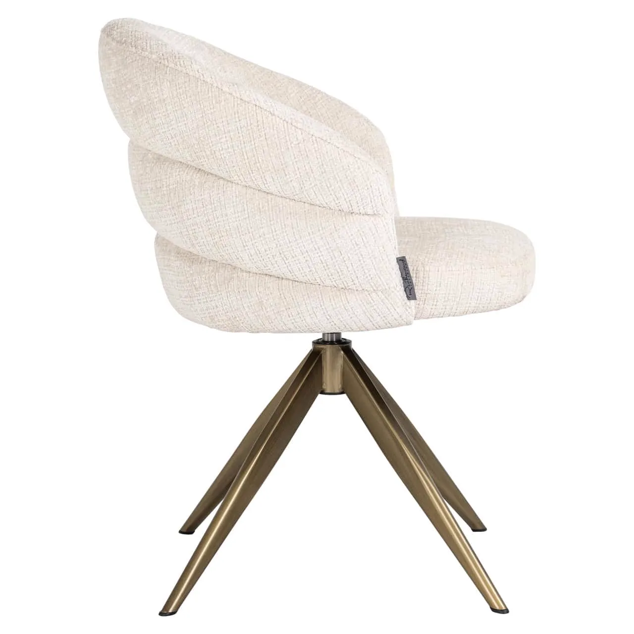 Zendaya eetkamerstoel in niagara beige met draaivoet, schuin van de zijkant gefotografeerd op een witte achtergrond - Richmond Interiors