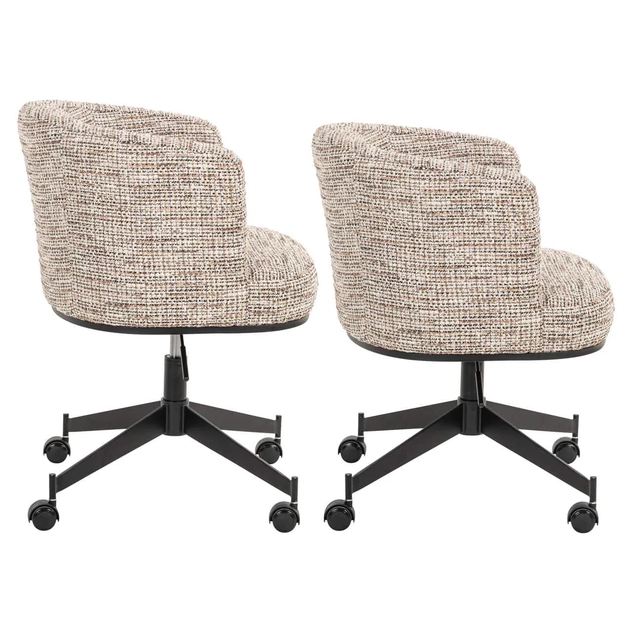 Zwei Esszimmerstühle Rochenne trendy nature Drehsessel auf Rollen mit beigem Bouclé-Bezug auf weißem Hintergrund - Richmond Interiors