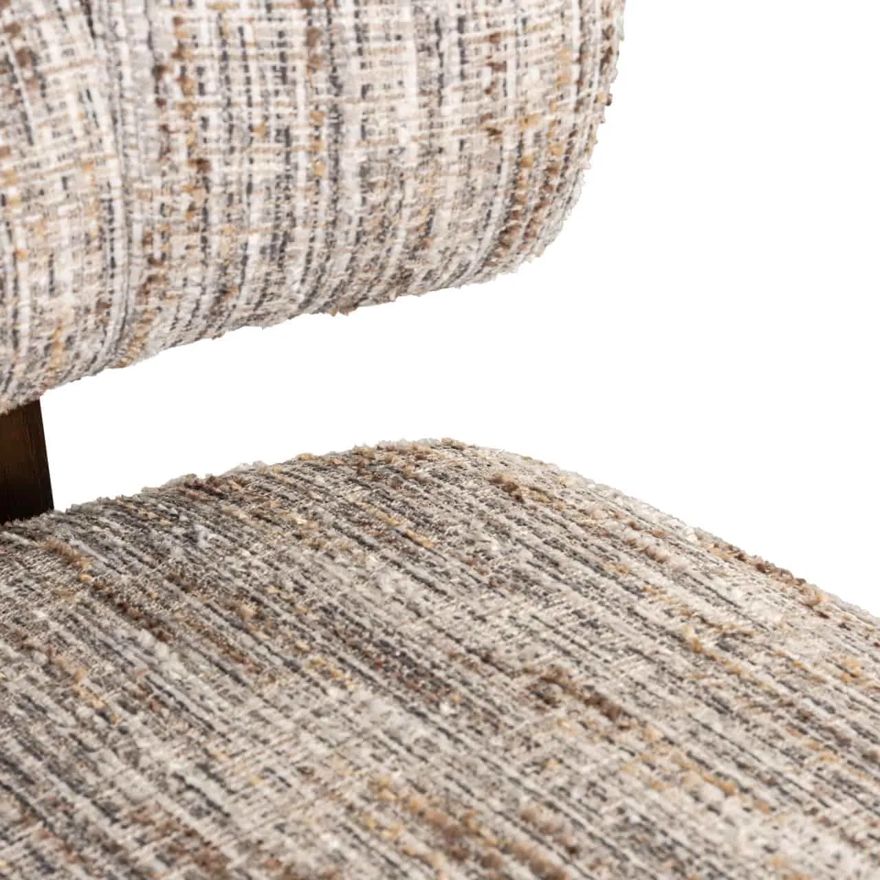 Detail des Loungesessels Arabella Greige Coco, mit Fokus auf die Stofftextur - Richmond Interiors