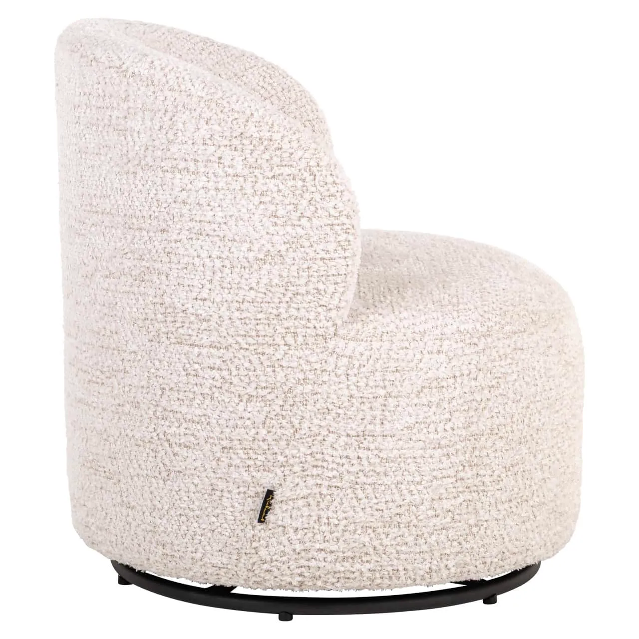 Lounge Sessel Jackie Lovely Cream Drehbar für Kinder auf weißem Hintergrund, aus schräger Perspektive fotografiert - Richmond Interiors