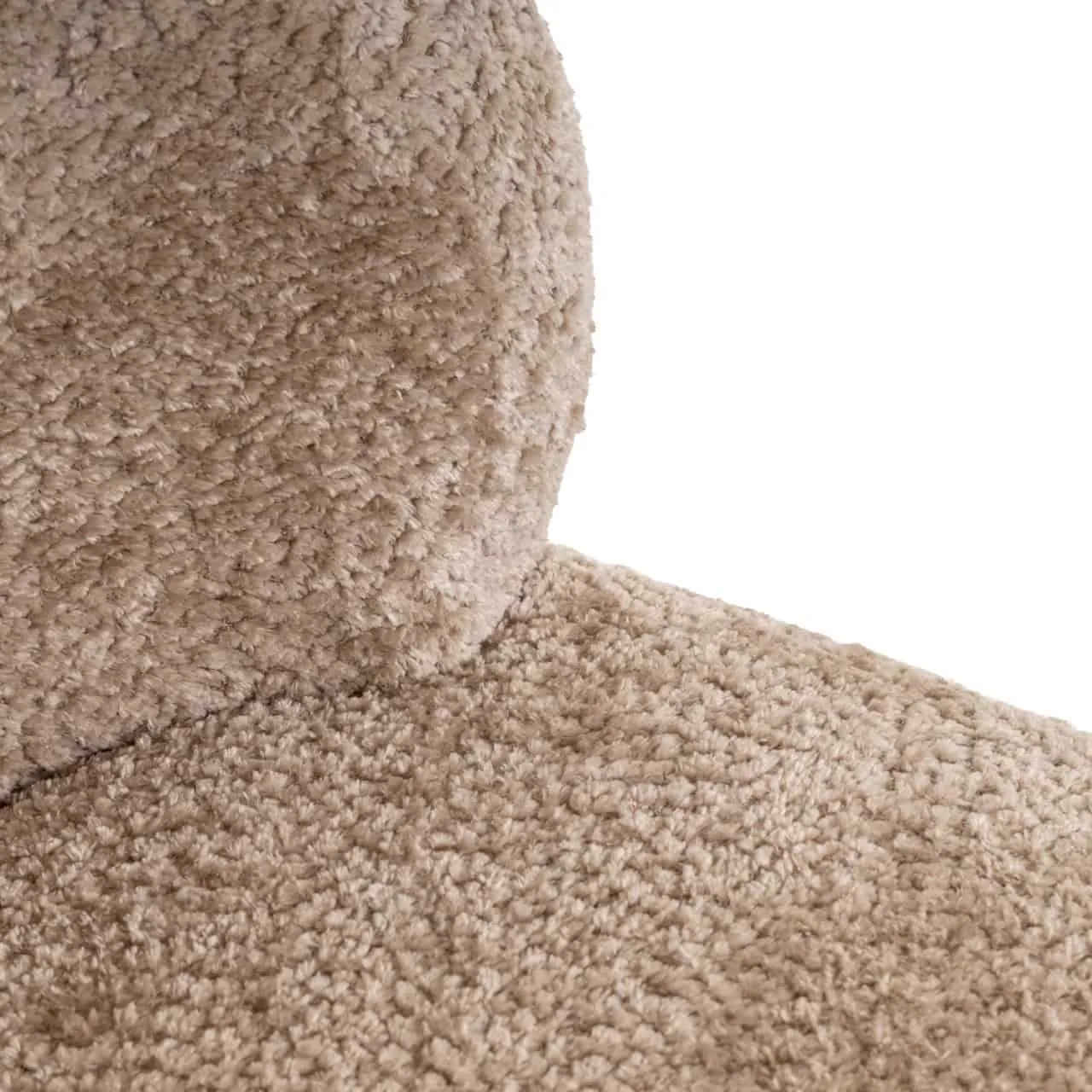 Detailopname van de Lounge stoel Jackie sheep natural swivel kids, met de zachte, beige stof en een naad - Richmond Interiors