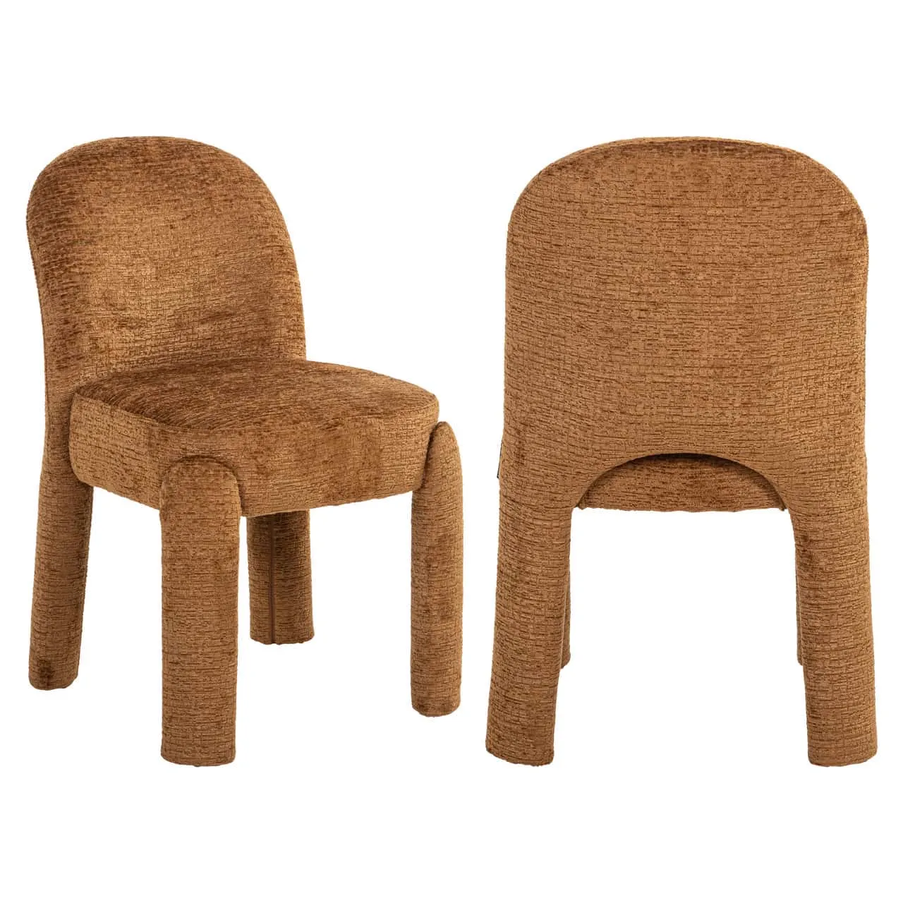 Set aus zwei cognacfarbenen Esszimmerstühlen Brandi mit abgerundeten Rückenlehnen und dicken Beinen, auf weißem Hintergrund - Richmond Interiors