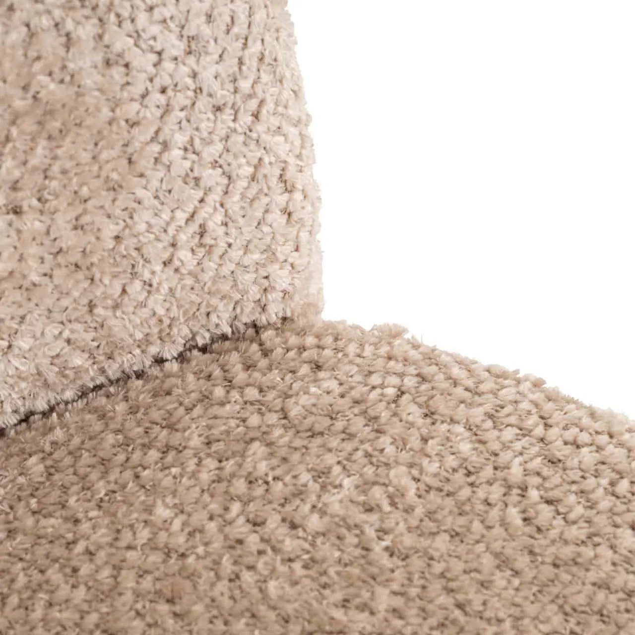 Detail des Esstuhls Brandi lovely beige, Nahaufnahme des weichen beigen Stoffes - Richmond Interiors