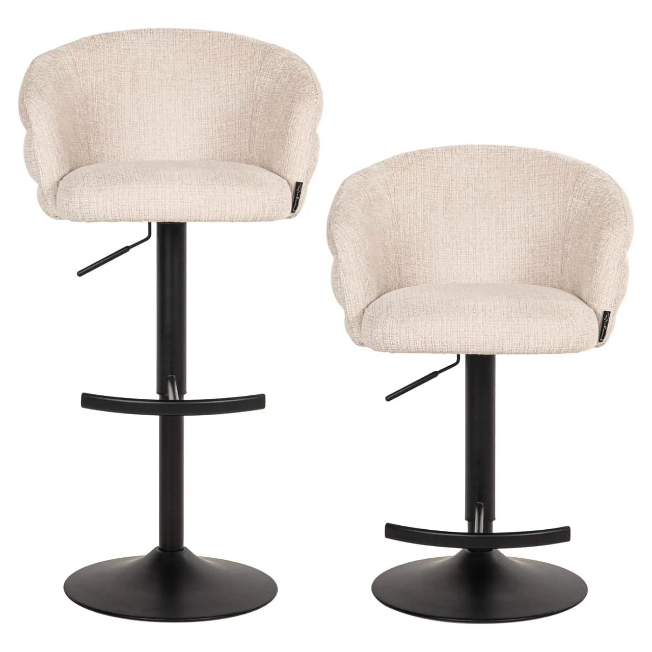 Zwei beige Barhocker Nikki Niagara mit schwarzem Drehfuß und Fußstütze auf weißem Hintergrund - Richmond Interiors