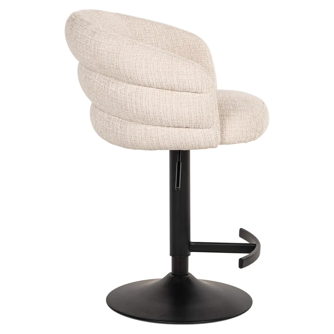 Der Barhocker Nikki Niagara Beige Swivel Fire Retardant, von Richmond Interiors, schräg von hinten auf weißem Hintergrund fotografiert