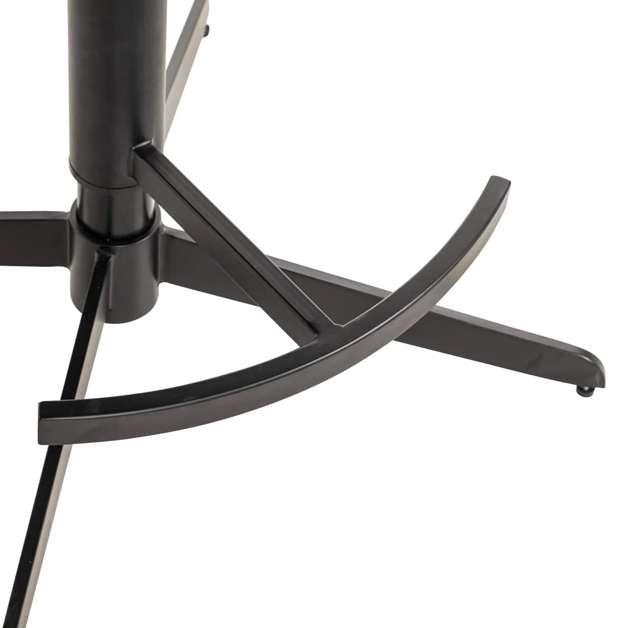 Detailansicht des schwarzen Metallfußes des Barhocker Cheyenne beige graffic swivel auf weißem Hintergrund - Richmond Interiors