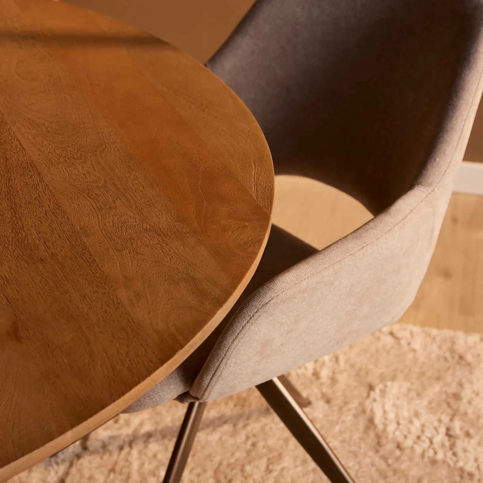 Round dining table Solana Natural Mango Wood 130 cm - Starfurn