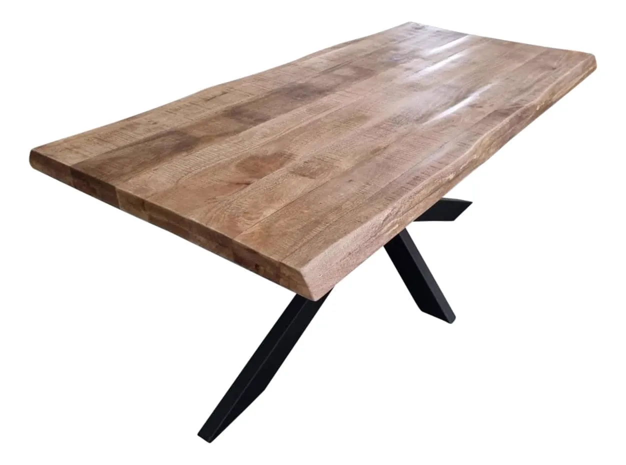 Baumstammtisch Boston Natur Mangoholz 220 cm, schräg von oben auf weißem Hintergrund fotografiert - Starfurn