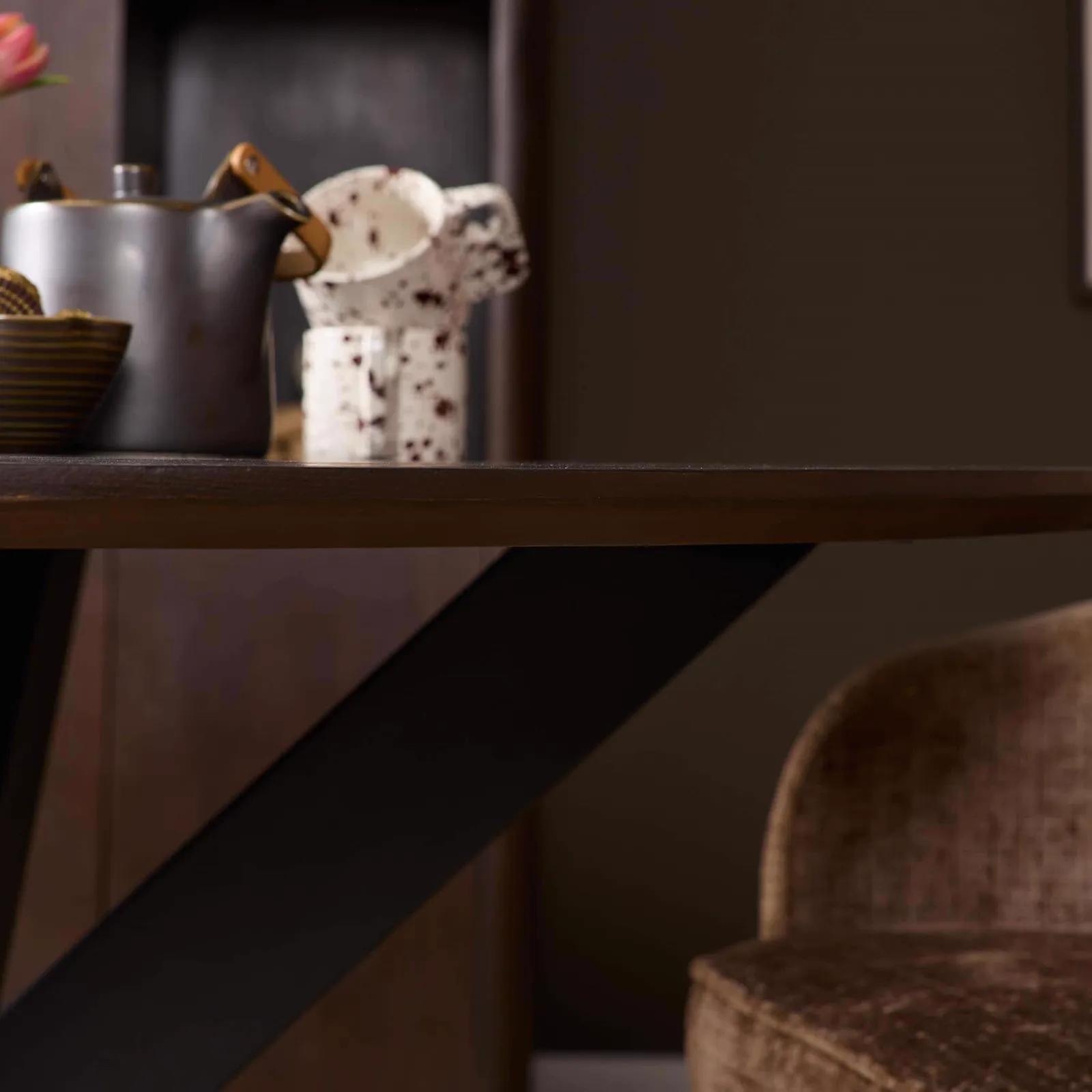 Round Dining Table Madison Brown Leg Black Mango Wood 130 cm - Starfurn