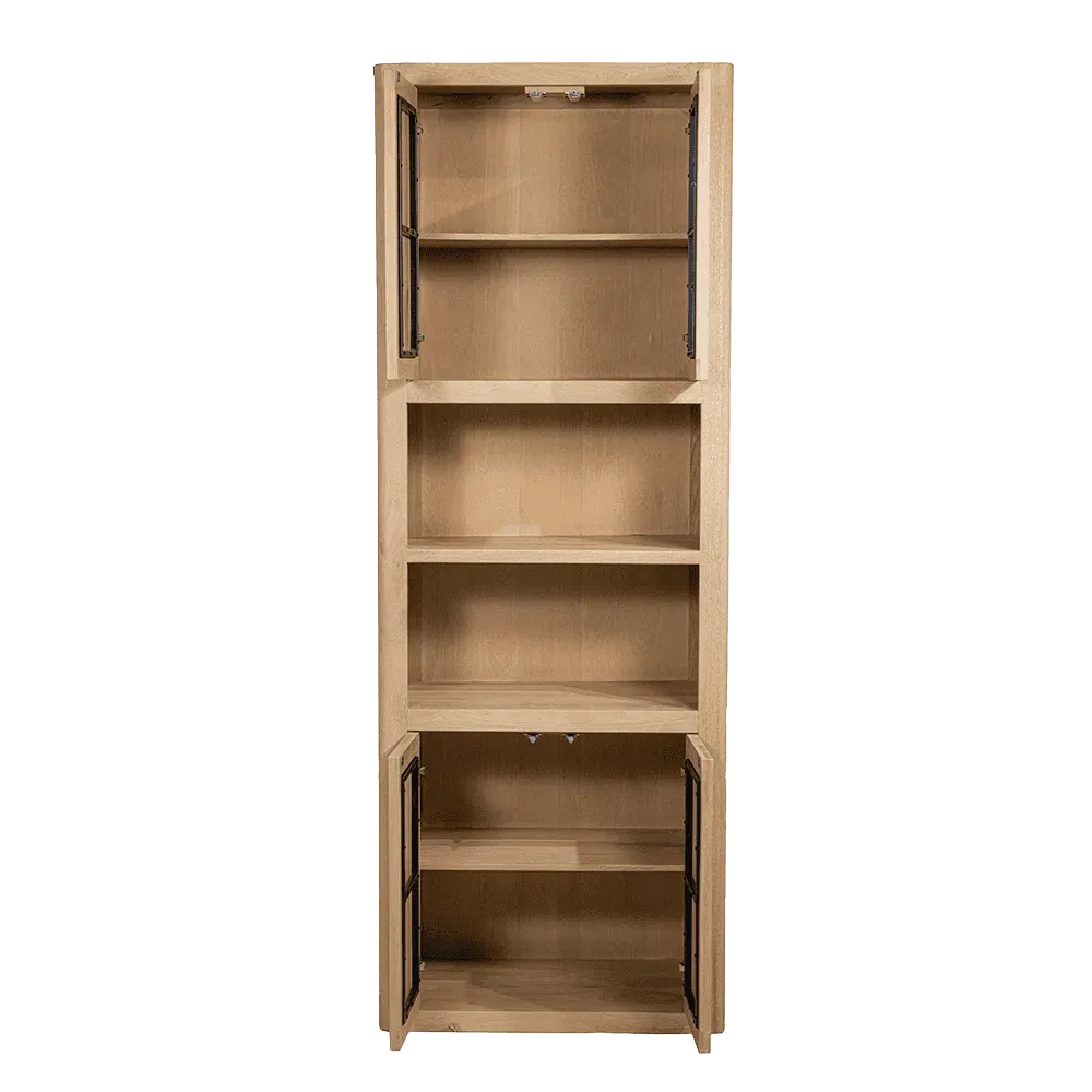 Der Tenna Aufbewahrungsschrank natur 80 cm mit zwei offenen Türen und sichtbaren Regalböden in einem Studio - Tower Living